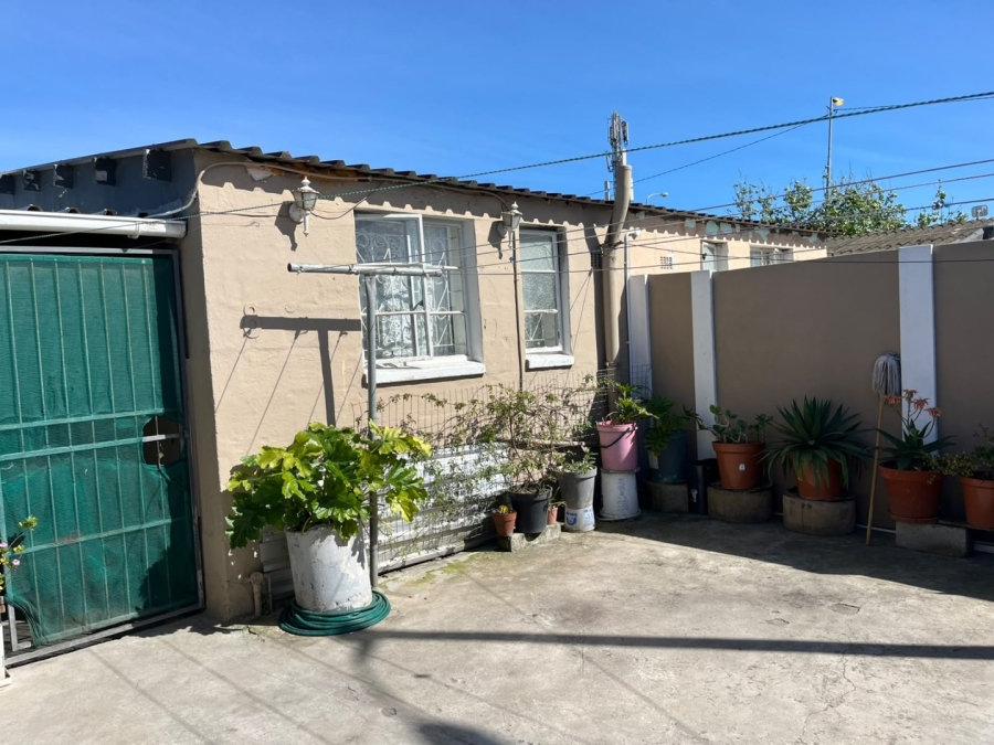 1 Bedroom Property for Sale in Valhalla Park Western Cape